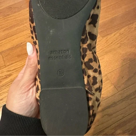 Amazon Essentials Women’s Cheetah Print Flats - Picture 5 of 5